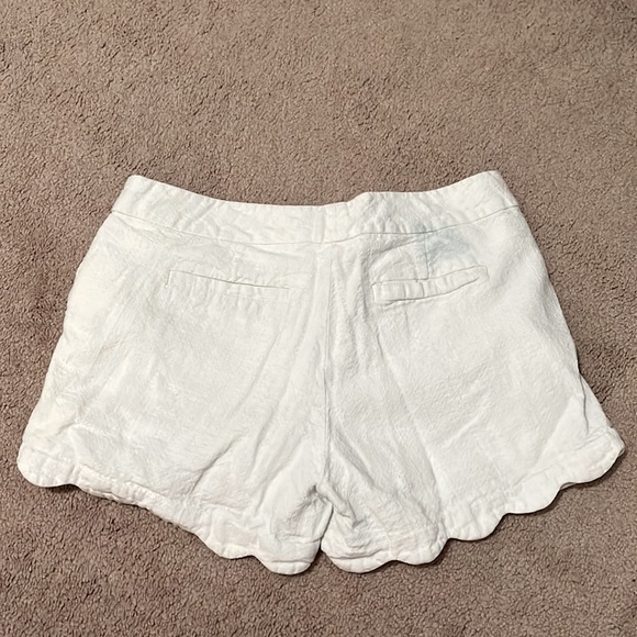 White Cynthia Rowley shorts with scalped edges. - Picture 2 of 2